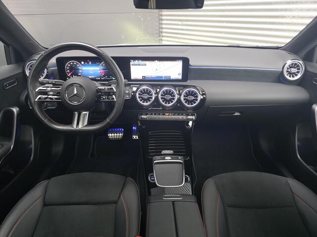 Mercedes-Benz A-KLASSE 180 AMG Line | Panoramadak | Cruise Control | LED Koplampen |