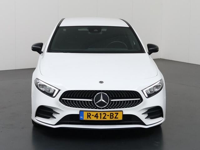 Mercedes-Benz A-KLASSE 180 AMG Line | Night | Widescreen | Stoelverwarming | Achteruitrijcamera | Sfeerverlichting |