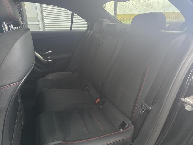 Mercedes-Benz A-KLASSE 180 Business Solution AMG