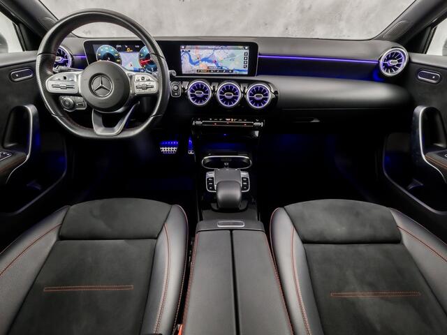 Mercedes-Benz A-KLASSE 200 AMG Sport 163Pk Automaat (PANORAMADAK, GROOT NAVI, SFEERVERLICHTING, CAMERA, STOELVERWARMING, SPORTSTOELEN, GETINT GLAS, LEDER/ALCANTARA, NIEUWSTAAT)