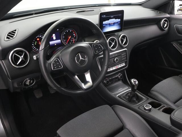 Mercedes-Benz A-KLASSE 160 Sport Edition | AMG | Parkeerpilot | Garmin |