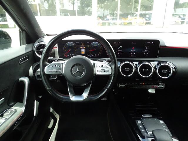 Mercedes-Benz A-KLASSE 180 Business Solution AMG | Pano | Widescreen