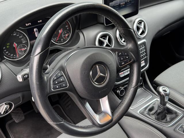 Mercedes-Benz A-KLASSE BWJ 2017 | 180 d Business Solution | CLIMA | NAVI | CAMERA A | SPORSTOELEN | LEDER/STOF | PDC 2X | LED/XENON | AMG SPOILER | DONKER GLAS |