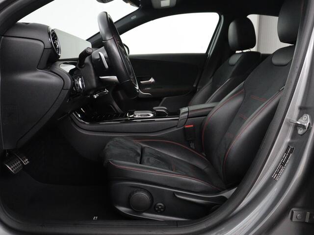 Mercedes-Benz A-KLASSE 180 Business Solution AMG Navigatie | Virtual Display | Climate Control | Camera | Carplay | Stoelverwarming | LED