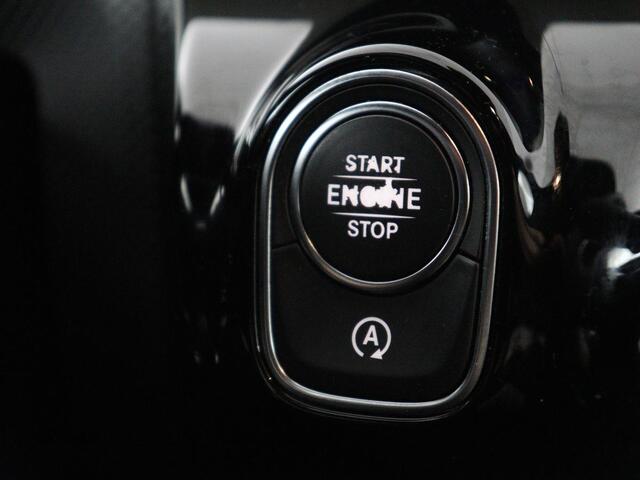 Mercedes-Benz A-KLASSE 180 Business Solution AMG Navigatie | Virtual Display | Climate Control | Camera | Carplay | Stoelverwarming | LED