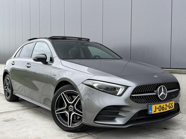 Mercedes-Benz A-KLASSE 250e 218PK AMG / Pano / Matrix / 2020 / Sfeer / *NAP* / Carbon