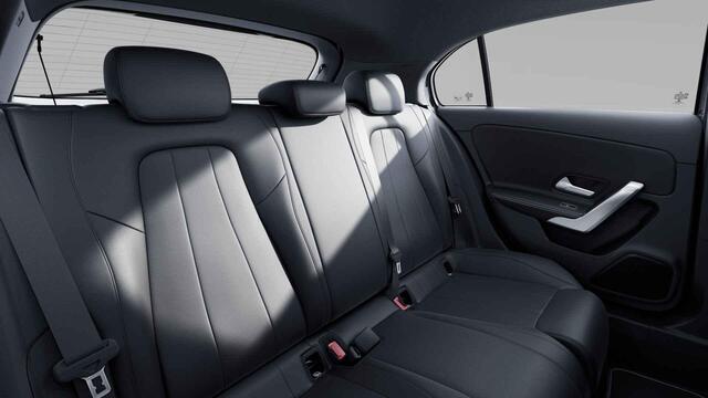 Mercedes-Benz A-KLASSE 250 e Business Line | Panoramadak | Getint glas | Thermotronic | Widescreen | Stoelverwarming |