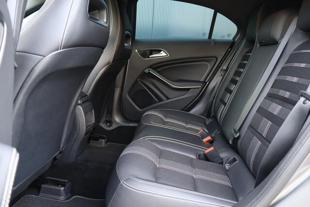 Mercedes-Benz A-KLASSE 200 AMG Prestige Automaat | 156pk | Stoelverwarming | Sfeer | Keyless | LED