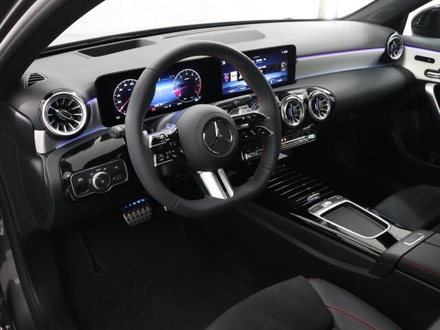Mercedes-Benz A-KLASSE 180 Business Solution AMG | Panoramadak | Premium plus | Elek. Stoelen met Geheugen | HUD | Stoelverwarming | Parkeercamera | Multibeam LED | Keyless Entry/Go |