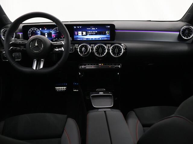 Mercedes-Benz A-KLASSE 180 Business Solution AMG | Panoramadak | Premium plus | Elek. Stoelen met Geheugen | HUD | Stoelverwarming | Parkeercamera | Multibeam LED | Keyless Entry/Go |