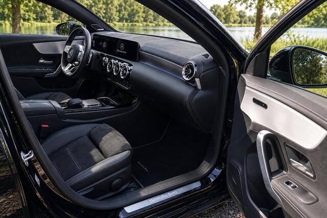 Mercedes-Benz A-KLASSE 250 e AMG Line | Burmester | Panorama | Sfeerverlichting | Carplay