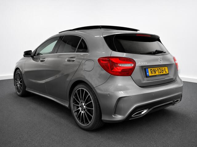 Mercedes-Benz A-KLASSE 180 AMG Edition Night Pack Panoramadak Navigatie Apple CarPlay Android Auto Camera Parkeerhulp Cruise Control Stoelverwarming Full Led Airco Lichtmetalen velgen