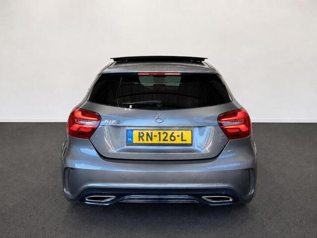 Mercedes-Benz A-KLASSE 180 AMG Edition Night Pack Panoramadak Navigatie Apple CarPlay Android Auto Camera Parkeerhulp Cruise Control Stoelverwarming Full Led Airco Lichtmetalen velgen
