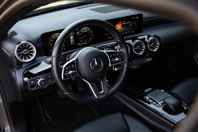 Mercedes-Benz A-KLASSE 180 Premium Plus , Adaptive cruise control, Sfeerverlichting, Stoelverwarming, Achteruitrijcamera
