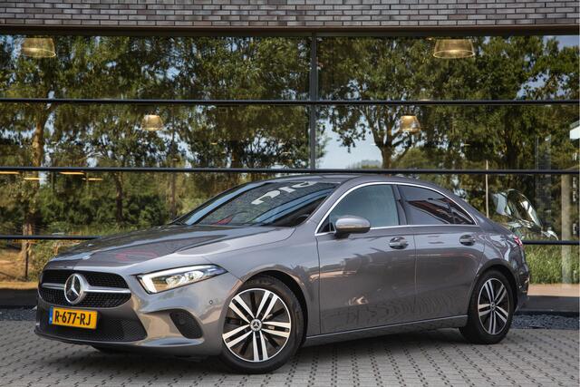 Mercedes-Benz A-KLASSE 180 Premium Plus , Adaptive cruise control, Sfeerverlichting, Stoelverwarming, Achteruitrijcamera
