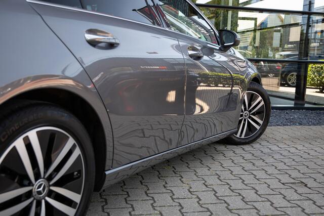 Mercedes-Benz A-KLASSE 180 Premium Plus , Adaptive cruise control, Sfeerverlichting, Stoelverwarming, Achteruitrijcamera