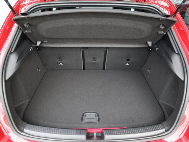 Mercedes-Benz A-KLASSE 250 e Star Edition Luxury Line l Trekhaak l Keyless l Stoelverwarming