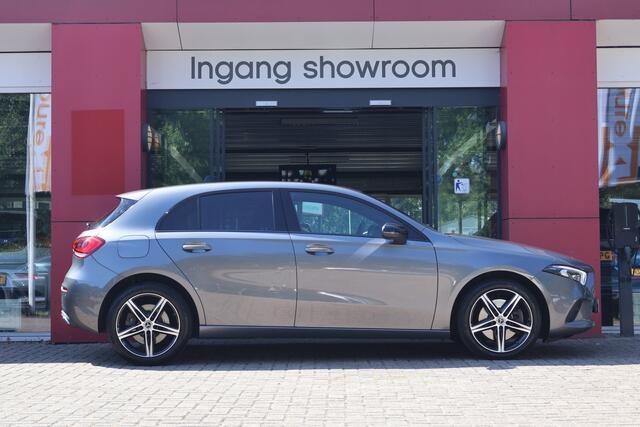 Mercedes-Benz A-KLASSE 250 e Business Line | WideScreen | Diamond Grill | Camera | Sfeerverlichting |