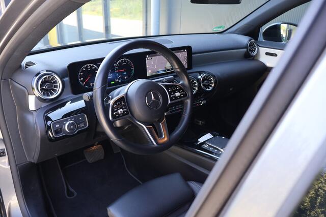 Mercedes-Benz A-KLASSE 250 e Business Line | WideScreen | Diamond Grill | Camera | Sfeerverlichting |