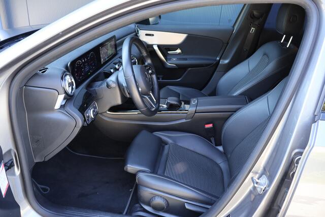 Mercedes-Benz A-KLASSE 250 e Business Line | WideScreen | Diamond Grill | Camera | Sfeerverlichting |