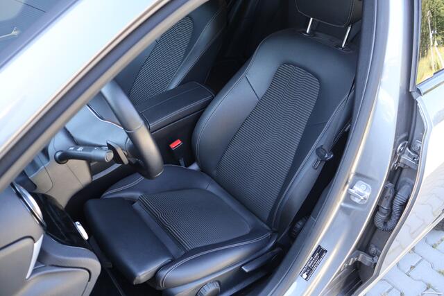 Mercedes-Benz A-KLASSE 250 e Business Line | WideScreen | Diamond Grill | Camera | Sfeerverlichting |