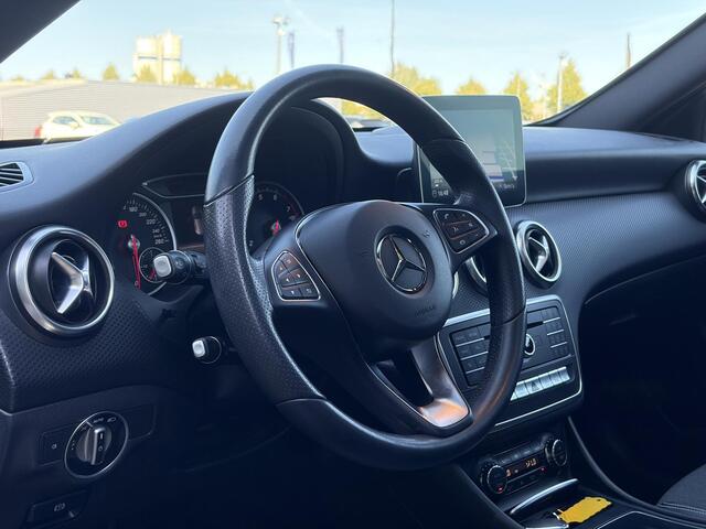 Mercedes-Benz A-KLASSE 160 Ambition Automaat l Dealer Onderhouden l Pano l Carplay l Stoelverw l Navi l Halfleder l Pdc l LED l Clima l Cruise l Lm velgen l 102pk l N.A.P l Apk tot 07-2027