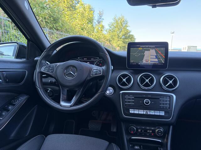 Mercedes-Benz A-KLASSE 160 Ambition Automaat l Dealer Onderhouden l Pano l Carplay l Stoelverw l Navi l Halfleder l Pdc l LED l Clima l Cruise l Lm velgen l 102pk l N.A.P l Apk tot 07-2027