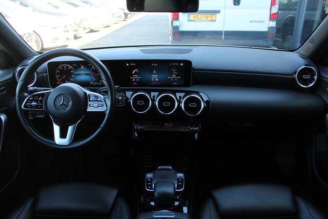 Mercedes-Benz A-KLASSE 180d AUT7 Launch Edition Premium Night LEDER WIDESCREEN CAMERA NAVI 18''