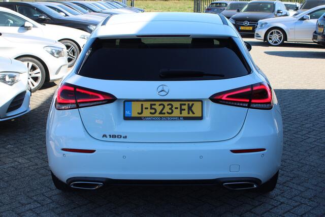 Mercedes-Benz A-KLASSE 180d AUT7 Launch Edition Premium Night LEDER WIDESCREEN CAMERA NAVI 18''