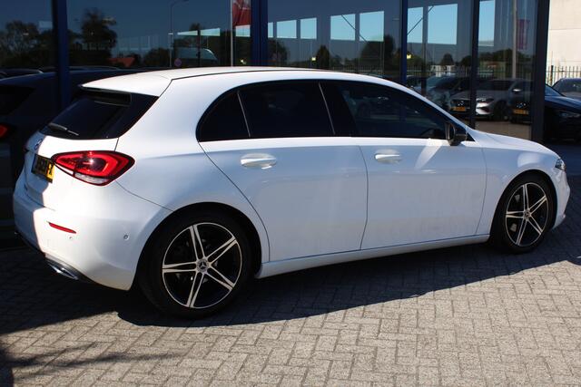 Mercedes-Benz A-KLASSE 180d AUT7 Launch Edition Premium Night LEDER WIDESCREEN CAMERA NAVI 18''