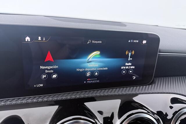 Mercedes-Benz A-KLASSE 200 Business Solution Plus Upgrade (CAMERA, STOELVERWARMING, NAVIGATIE, PARKEERSENSOREN)