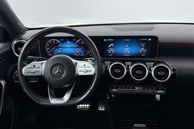 Mercedes-Benz A-KLASSE 180 Business Solution AMG (PANORAMADAK, STOELVERWARMING, PDC, CAMERA, NAVIGATIE)