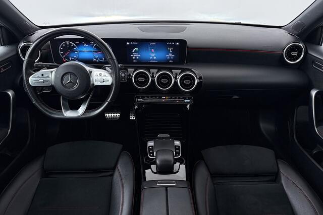 Mercedes-Benz A-KLASSE 180 Business Solution AMG (PANORAMADAK, STOELVERWARMING, PDC, CAMERA, NAVIGATIE)