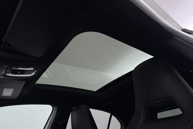 Mercedes-Benz A-KLASSE 180 Business Solution AMG (PANORAMADAK, STOELVERWARMING, PDC, CAMERA, NAVIGATIE)