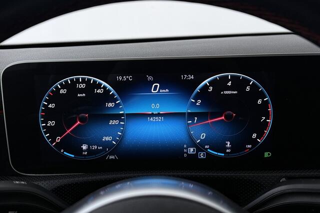 Mercedes-Benz A-KLASSE 180 Business Solution AMG (PANORAMADAK, STOELVERWARMING, PDC, CAMERA, NAVIGATIE)