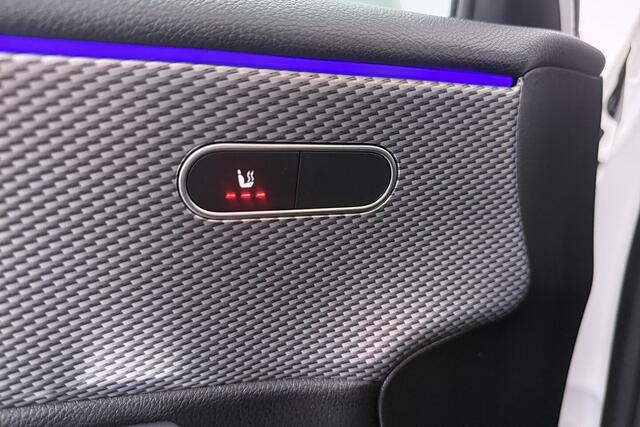 Mercedes-Benz A-KLASSE 220 Advantage (SFEERVERLICHTING, NAVIGATIE, CAMERA, STOELVERWARMING, LEDER)