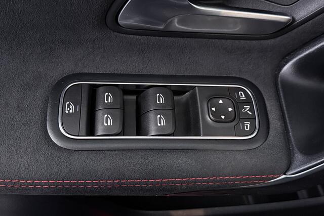 Mercedes-Benz A-KLASSE 200 Business Solution AMG (NAVIGATIE, CAMERA, STOELVERWARMING, LED, PDC)