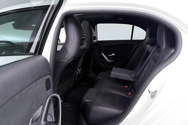 Mercedes-Benz A-KLASSE 180 Business Solution AMG (PANORAMADAK, STOELVERWARMING, CAMERA, SFEERVERLICHTING, ELEKTR