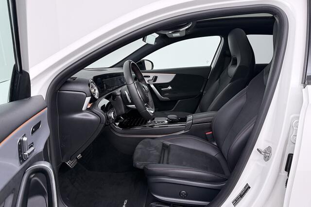 Mercedes-Benz A-KLASSE 180 Business Solution AMG (PANORAMADAK, STOELVERWARMING, CAMERA, SFEERVERLICHTING, ELEKTR