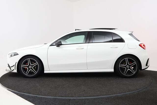 Mercedes-Benz A-KLASSE 180 Business Solution AMG (PANORAMADAK, STOELVERWARMING, SFEERVERLICHTING, CAMERA, PARKEER