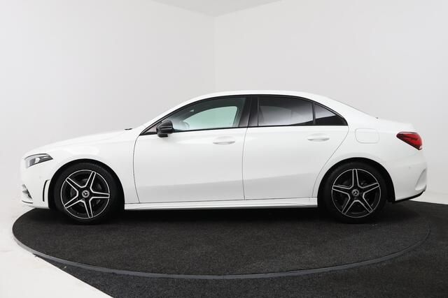 Mercedes-Benz A-KLASSE 180 Business Solution AMG (STOELVERWARMING, SFEERVERLICHTING, CAMERA, NAVIGATIE, PARKEERSE