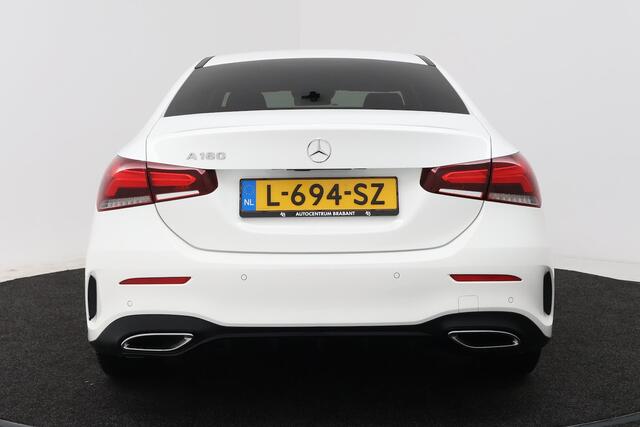 Mercedes-Benz A-KLASSE 180 Business Solution AMG (STOELVERWARMING, SFEERVERLICHTING, CAMERA, NAVIGATIE, PARKEERSE