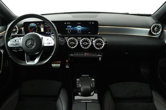 Mercedes-Benz A-KLASSE 200 Business Solution AMG (PANORAMADAK, STOELVERWARMING, ACHTERUITRIJCAMERA, SFEERVERLICHT
