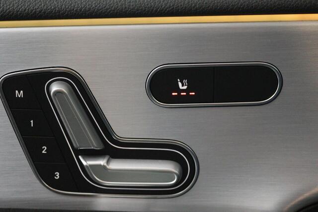 Mercedes-Benz A-KLASSE 200 Business Solution AMG (PANORAMADAK, STOELVERWARMING, ACHTERUITRIJCAMERA, SFEERVERLICHT