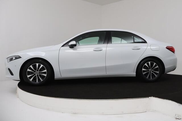 Mercedes-Benz A-KLASSE 180 Business Solution (NAVIGATIE, CAMERA, STOELVERWARMING, CRUISE, PDC, NL-AUTO, GOED ONDE