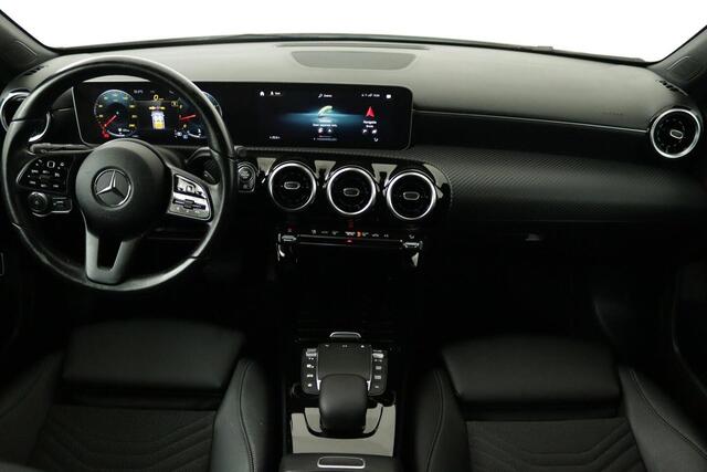 Mercedes-Benz A-KLASSE 180 Business Solution (NAVIGATIE, CAMERA, STOELVERWARMING, CRUISE, PDC, NL-AUTO, GOED ONDE