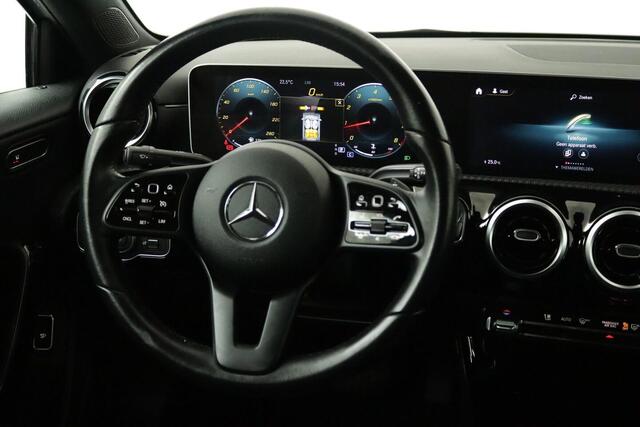 Mercedes-Benz A-KLASSE 180 Business Solution (NAVIGATIE, CAMERA, STOELVERWARMING, CRUISE, PDC, NL-AUTO, GOED ONDE