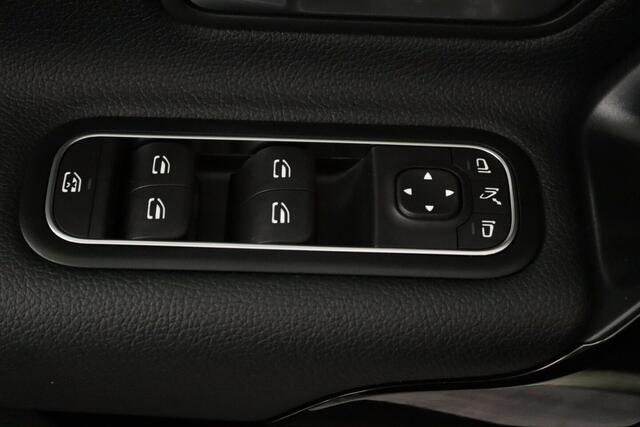 Mercedes-Benz A-KLASSE 180 Business Solution (NAVIGATIE, CAMERA, STOELVERWARMING, CRUISE, PDC, NL-AUTO, GOED ONDE