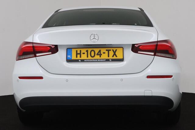 Mercedes-Benz A-KLASSE 180 Business Solution (NAVIGATIE, CAMERA, STOELVERWARMING, CRUISE, PDC, NL-AUTO, GOED ONDE