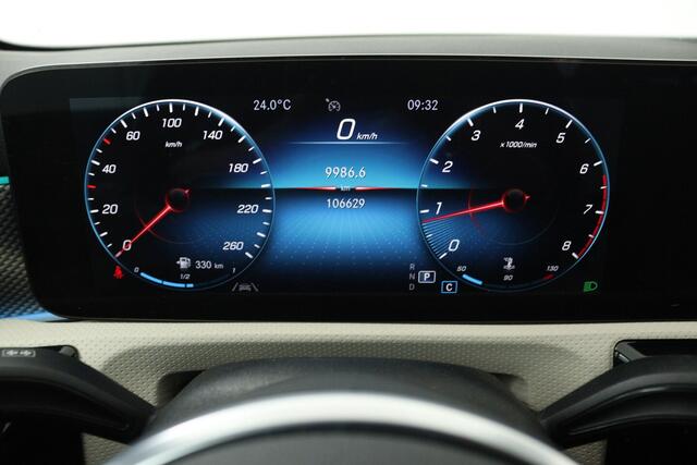 Mercedes-Benz A-KLASSE 180 Business Solution Luxury (SFEERVERLICHTING, STOELVERWARMING, 1e EIGENAAR, ACHTERUITRIJ